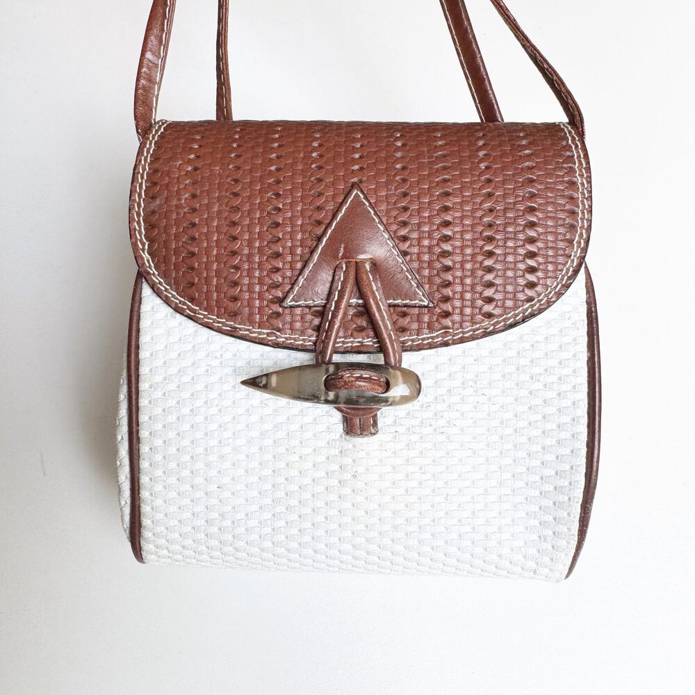 Vintage 80s Ann Taylor White Brown Woven Leather Horn Toggle Crossbody Bag - Picture 2 of 7